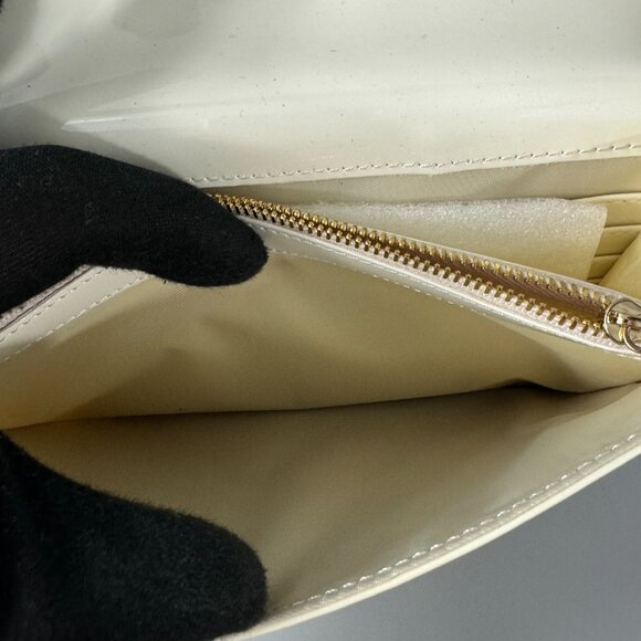NWOT Pandora Ivory Patent Faux Leather Wristlet - Picture 15 of 15